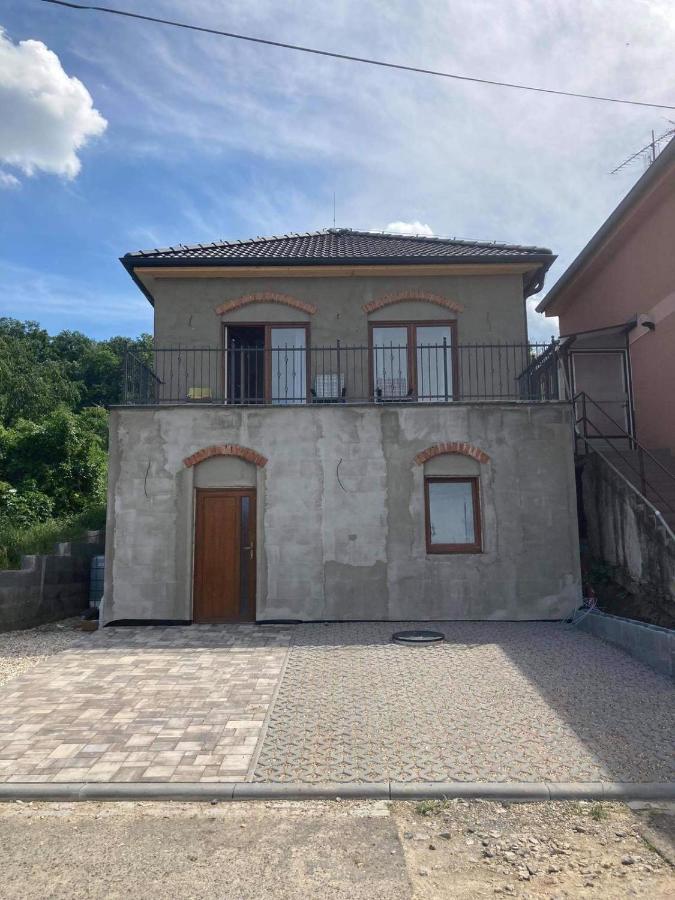 Prazdninovy Dum Na Palave S Vinnym Sklepem Milovice  Exterior photo