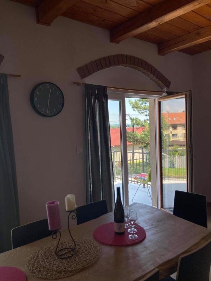 Prazdninovy Dum Na Palave S Vinnym Sklepem Milovice  Exterior photo